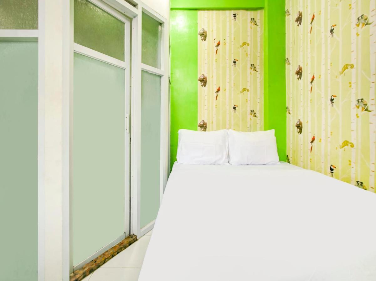 Oyo Life 3103 Opo Homestay & Kost Malang Buitenkant foto