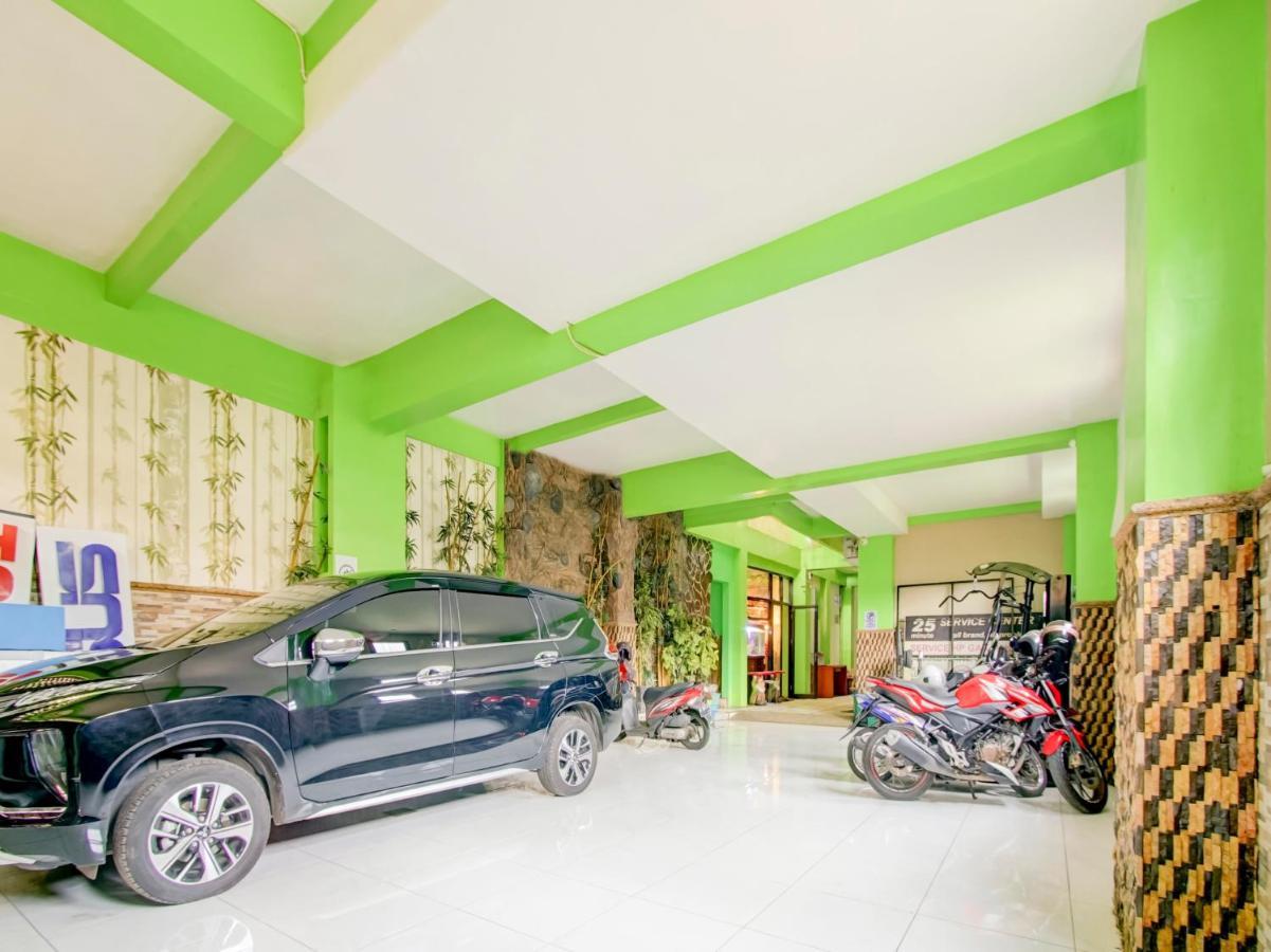 Oyo Life 3103 Opo Homestay & Kost Malang Buitenkant foto