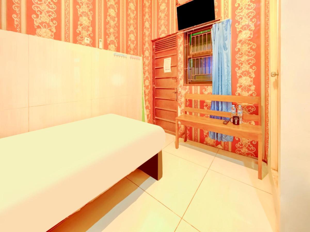 Oyo Life 3103 Opo Homestay & Kost Malang Buitenkant foto