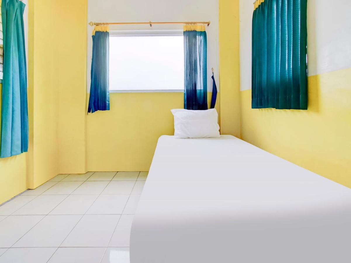Oyo Life 3103 Opo Homestay & Kost Malang Buitenkant foto